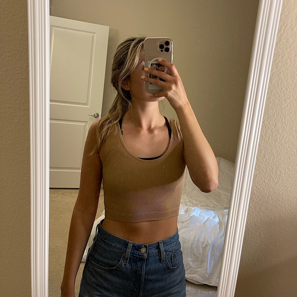Aritzia Sundays Best Seamless Tank